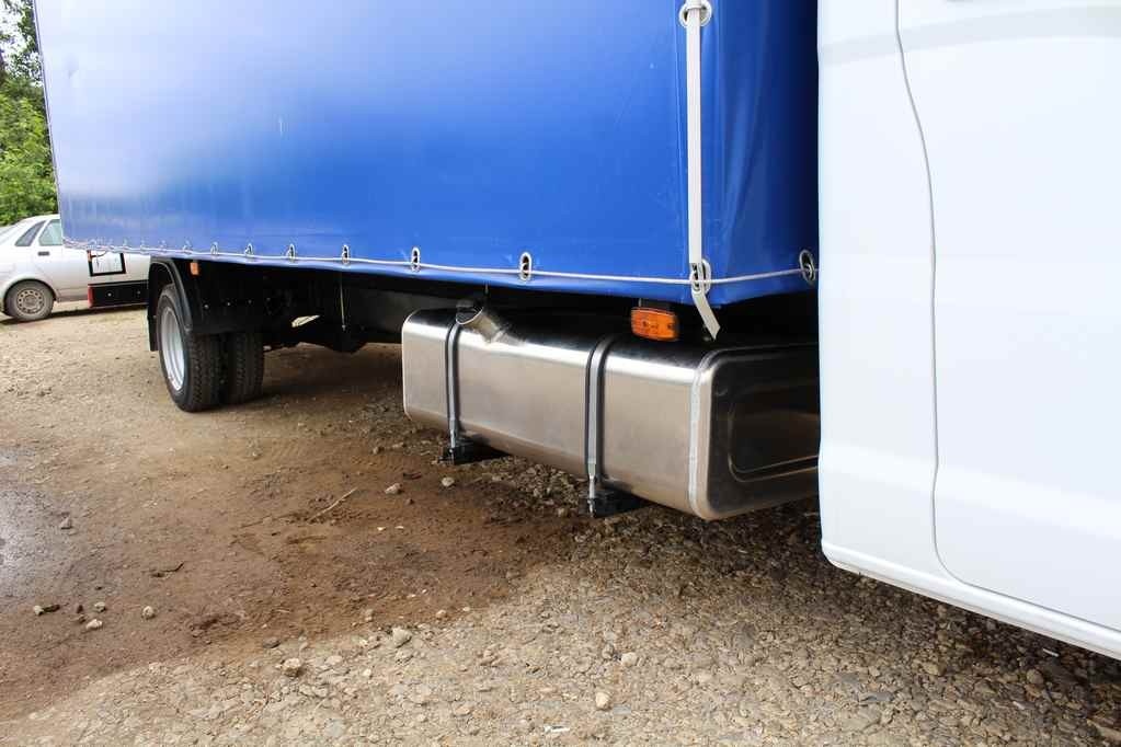 Топливный бак, установленный на Газель с набором для установки, в который входят кронштейны, РТИ и метизы 