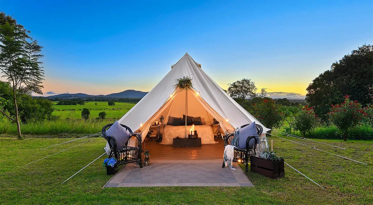 Разработано sport-marafon.ru. Источник фото: https://sport-marafon.ru/article/chto-takoe-glemping-pro-novuyu-kontseptsiyu-otdykha/