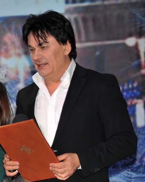 Александр Серов