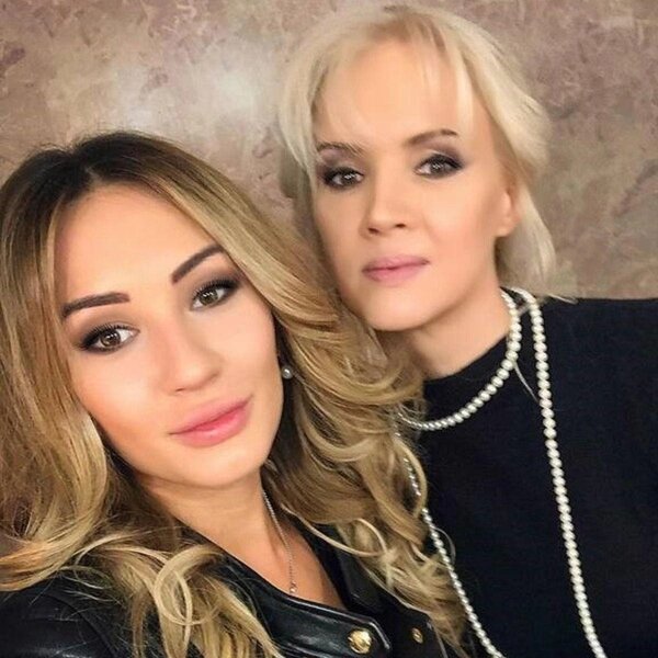Елена с единственной дочерью Мишель, которая подарила ей двоих внуков