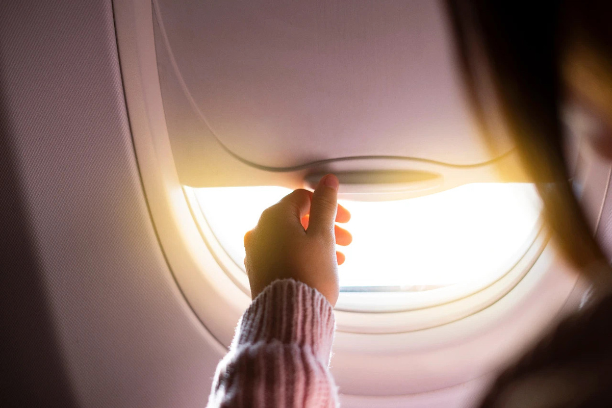 Пассажирам, выбирающим специальные места у эвакуационного выхода, необходимо получить одобрение авиакомпании.