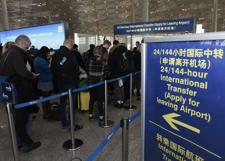 Транзитная стойка в Пекинском аэропорту