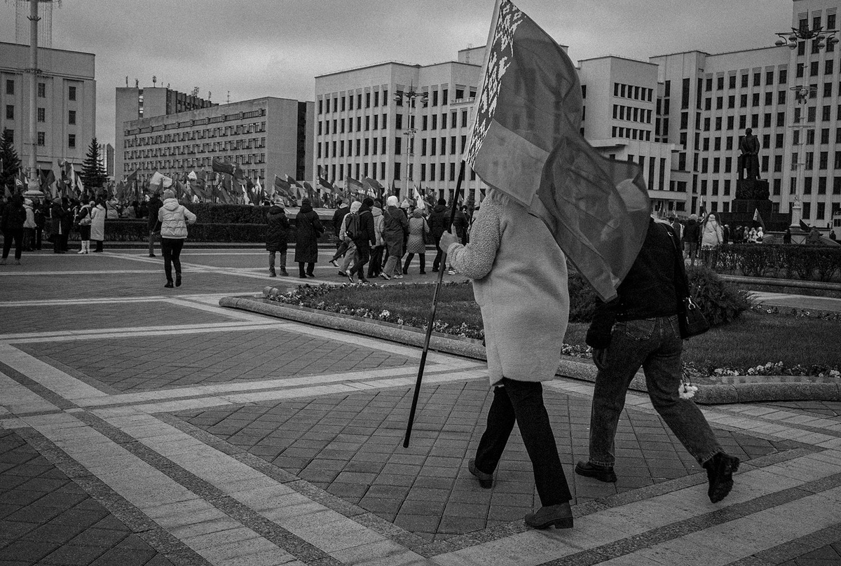 Митинг в Минске в честь 107-ой годовщины Октябрьской революции. Беларусь, 7 ноября. 2024 ©Дмитрий Черба
Leica–M8, lens Voigtlander Ultron 35mm