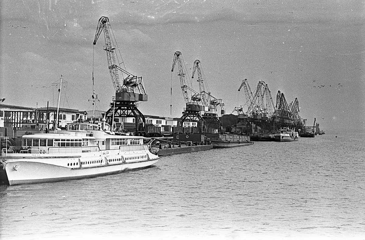 Казанский порт — крупнейшее речное предприятие Волжского бассейна. 1980-е годы. Фото из архива Казанского речного порта.