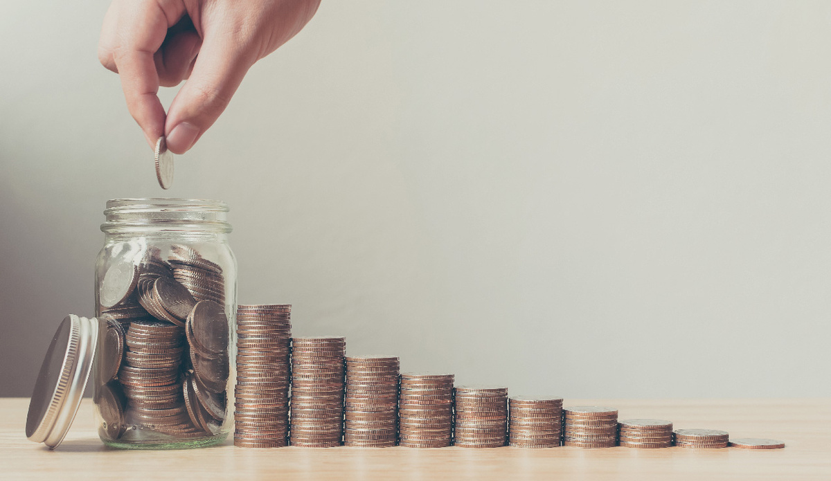 Споры об исключении денежных средств сверх прожиточного минимума одни из наиболее часто встречающихся. Судебная практика тоже весьма разная (порой по одним и тем же обстоятельствам выносятся прямо противоположные решения).  