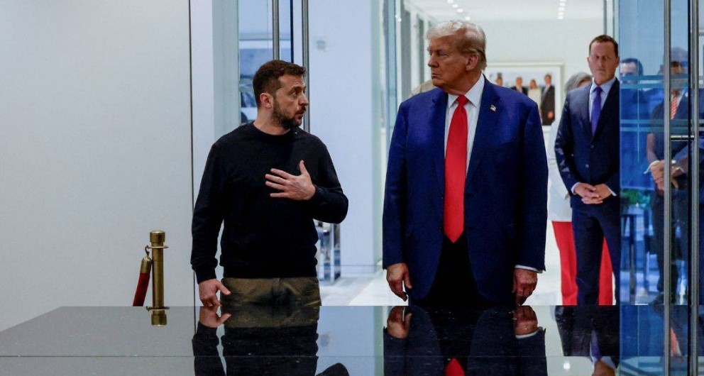    Зеленский и Трамп. Взгляд Дональда, действительно, выражает нечто, напоминающее презрение.