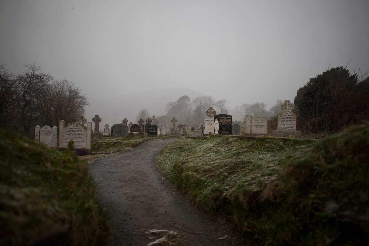 https://ru.freepik.com/free-photo/beautiful-view-old-graveyard-surrounded-by-trees-captured-foggy-weather_10729606.htm#fromView=search&page=1&position=6&uuid=67a41d60-297d-4c8a-8810-d60ce64c6ce1">Изображение от wirestock на Freepik</a>