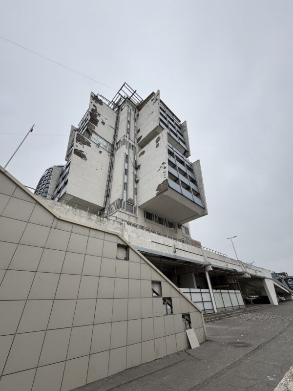    здание бывшего Речного вокзала Ростова находится в плачевном состоянии // фото: bg.rostov-gorod.ru