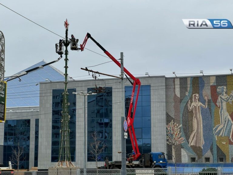    Праздник к нам приходит! Оренбург украшают к Новому году Белов Михаил Александрович