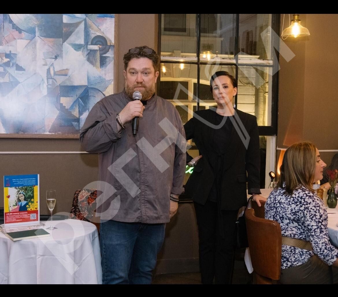 Алексей Зимин и Чулпан Хаматова на благотворительном аукционе в "Зиме" 14 октября 2024 года