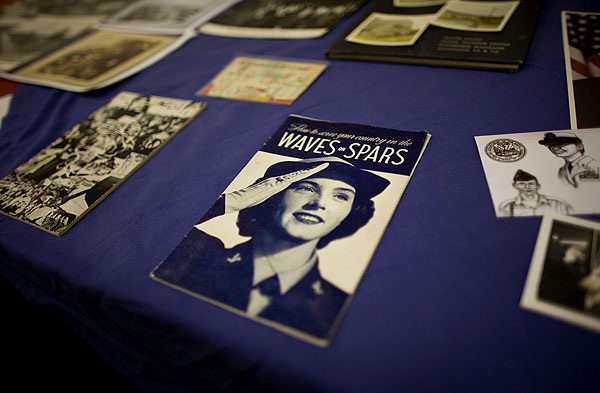 Некоторые исторические материалы, выставленные в честь 67 годовщины эшелона в курортном конференц-центре Вирджинии.