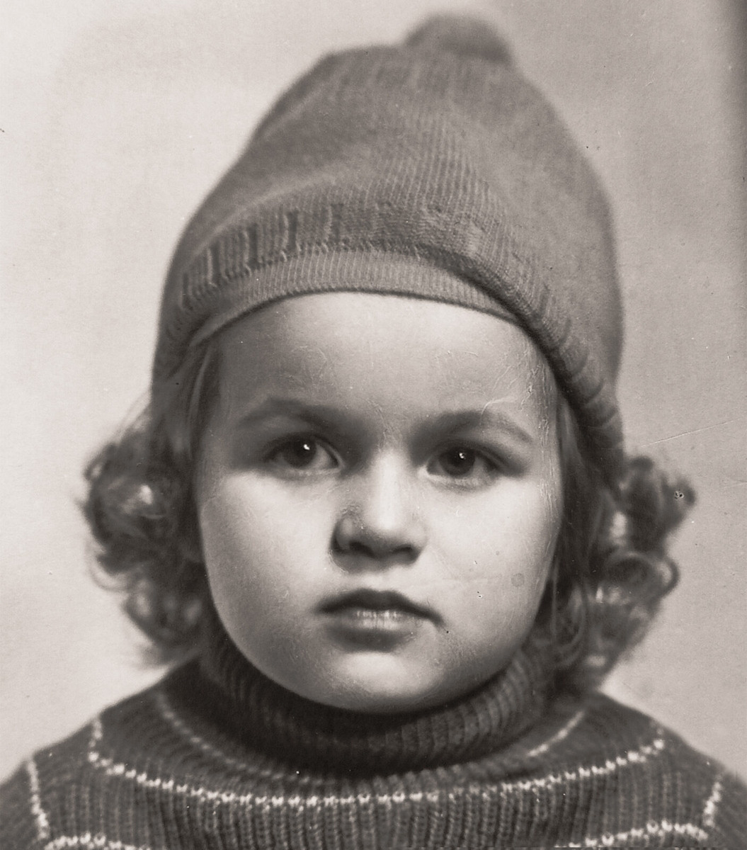 Я очень серьезная и с кудряшками