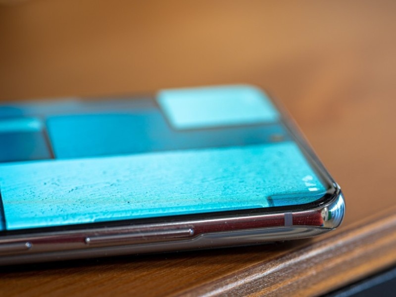    Samsung запатентовала технологию создания бескнопочного смартфона