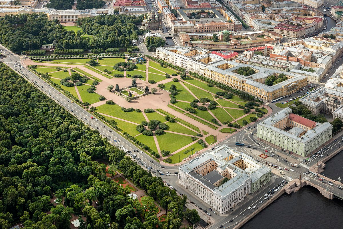 Марсово Поле. Фото с сайта https://en.m.wikipedia.org/wiki/Field_of_Mars_(Saint_Petersburg). Взято с Яндекс.Картинки