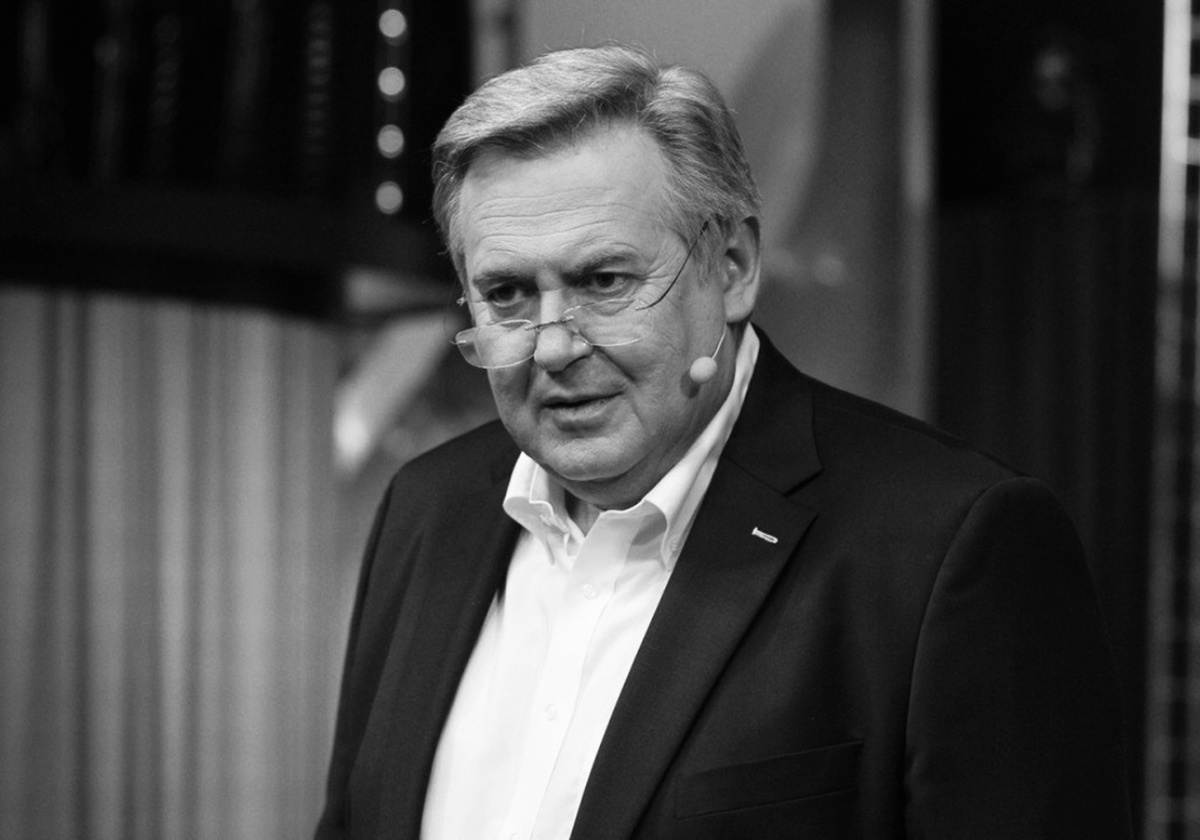 Юрий Стоянов