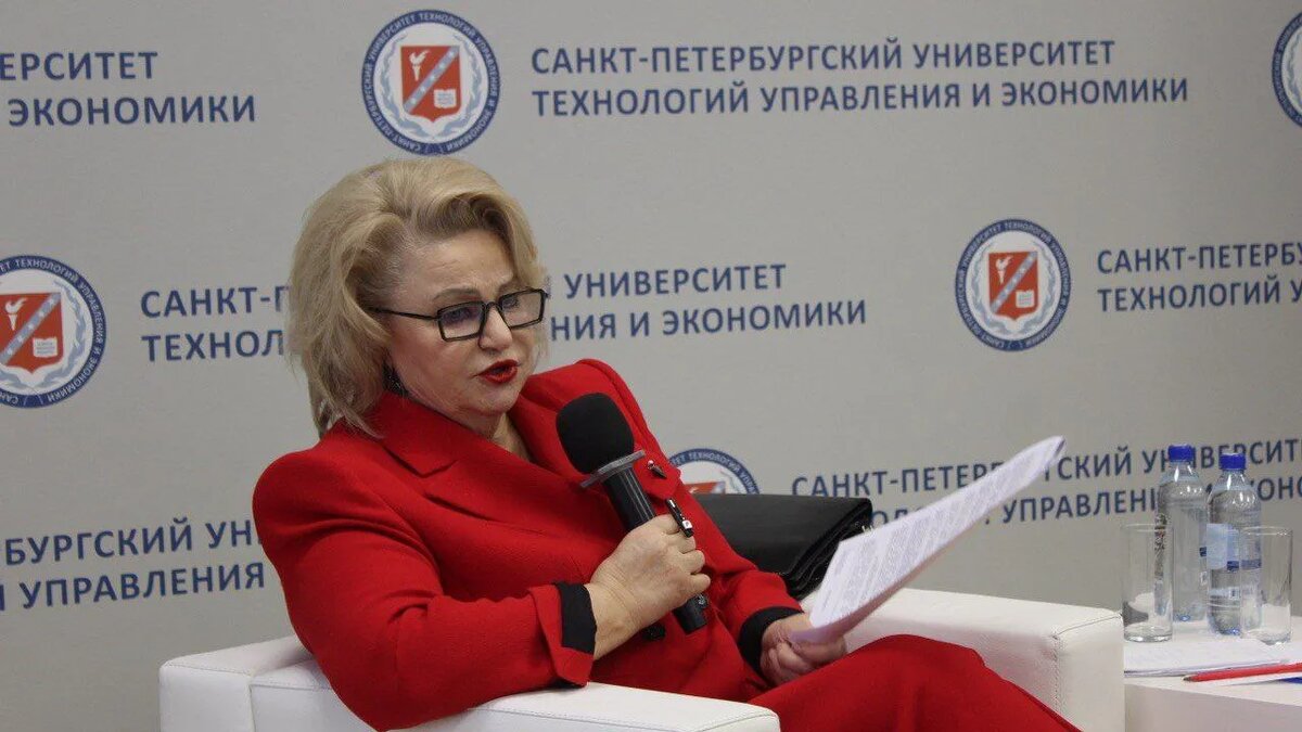    Председатель Комитета Госдумы РФ по защите семьи, вопросам отцовства, материнства и детства Нина Останина.