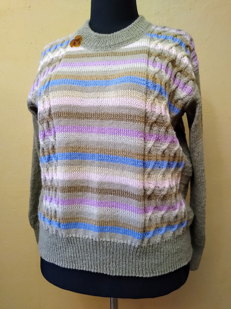 Готовый, переделанный джемпер.