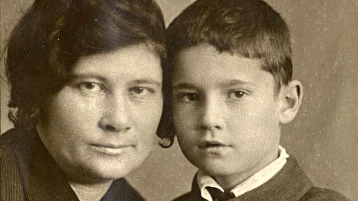 Эльдар Рязанов с матерью