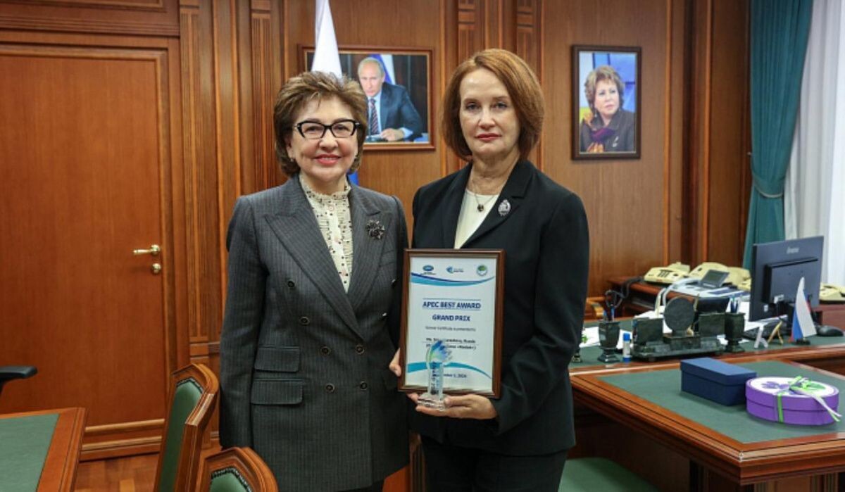     Награждение. Источник: volgograd.ru Автор фото: Пресс-служба администрации Волгоградской области