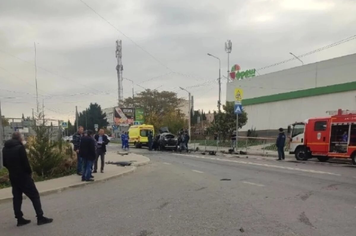    На месте происшествия работают МЧС, медики, Росгвардия и полиция.