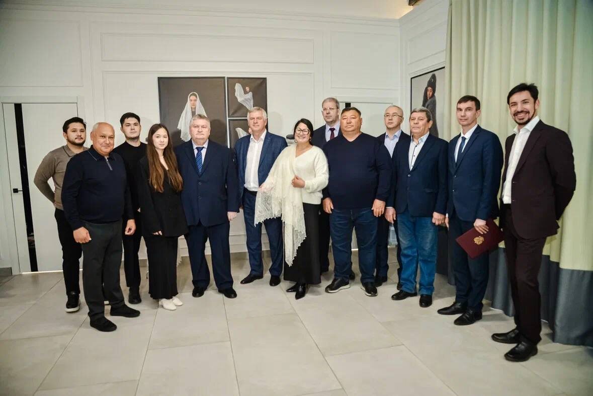  📷    В Нежинке появился новый туристический объект — Дом оренбургского пухового платка Андрей Севостьянов