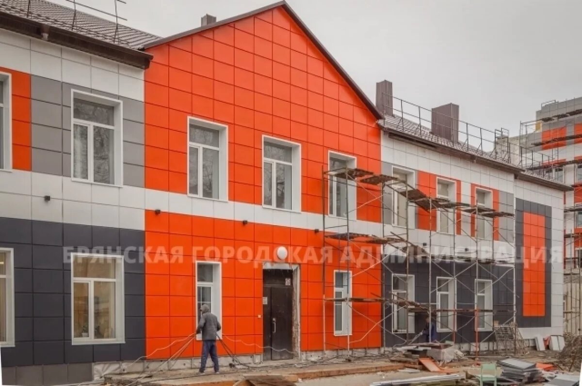    В Брянске завершают капитальный ремонт основного здания школы №13
