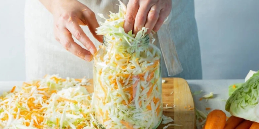 Как заквасить капусту: Что портит вкус, почему капуста горчит и бывает склизкой