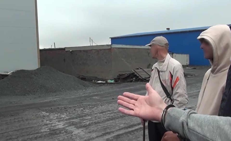 Вот здесь он бросил в котлован тело убитого. Фото: стоп-кадр видео ГСУ СК России по Красноярскому краю и РХ.