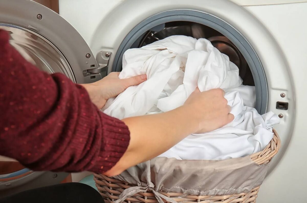    Частая стирка одежды — это не всегда хорошо. Источник изображения: mentoday.ru