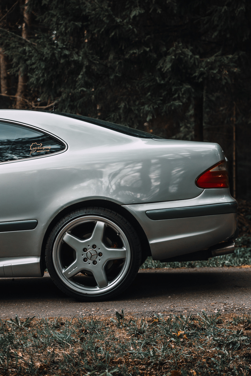 На эти пропорции можно смотреть бесконечно. Спасибо за великолепное фото автору блока -  https://www.drive2.ru/b/559289955164094789