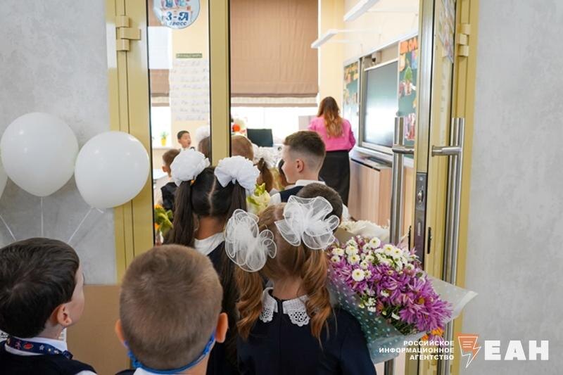    ЕАН. Депутаты предлагают не пускать в школы детей мигрантов без русского языка