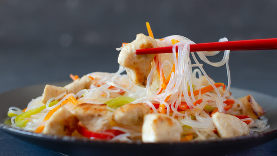    Полезно и аппетитно: фунчоза с курицей, перцем и фасолью в соевом соусе Алина Городниченко