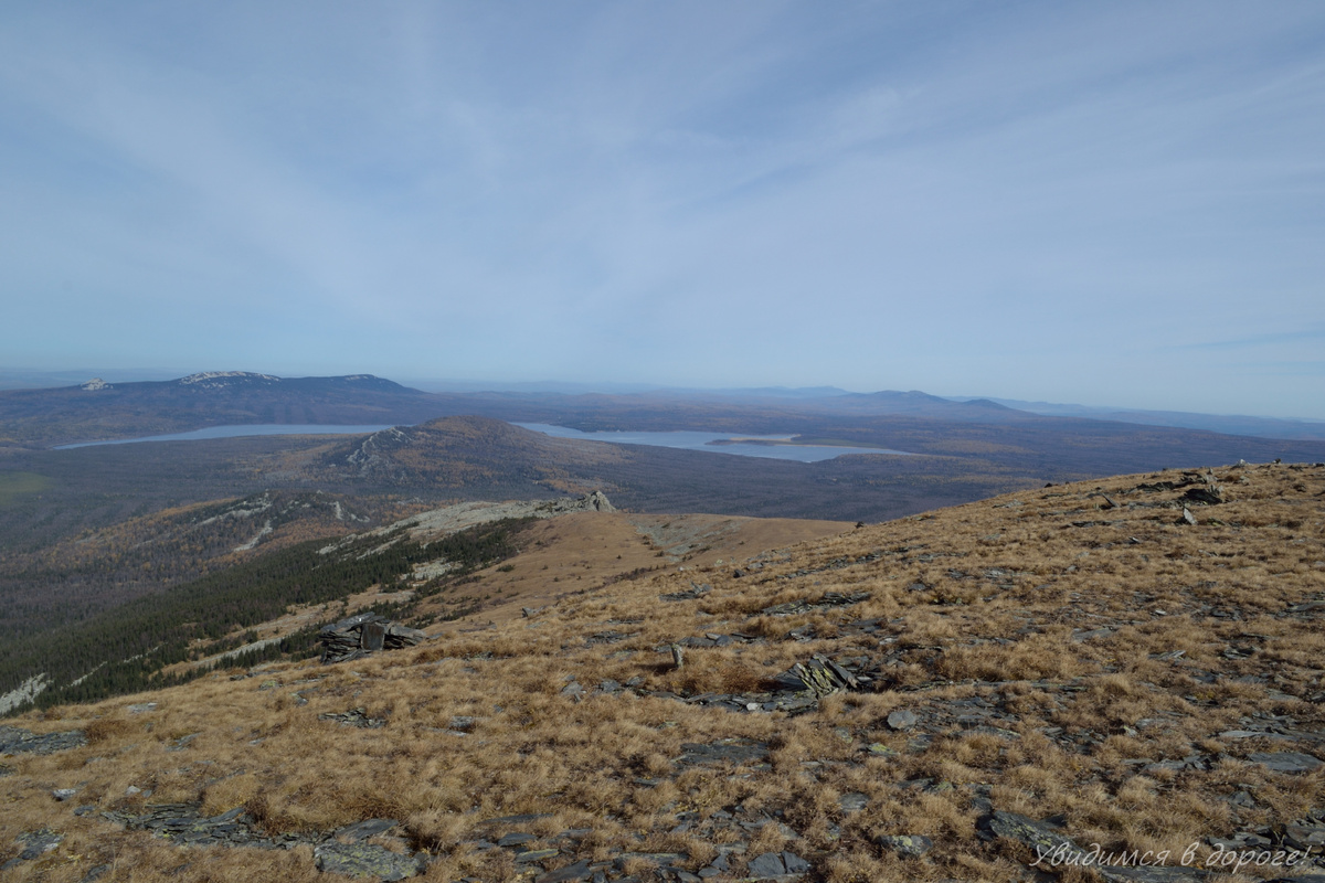 Вид на озеро Зюраткуль с вершины горы Большой Нургуш