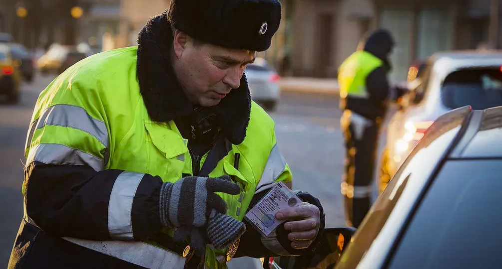 5 документов, которые водитель не должен предоставлять по требованию инспектора ДПС по состоянию на конец 2024 г.