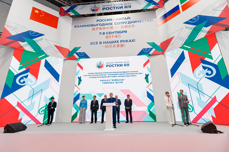    Первые «РОСТКИ» прошли в Казани 7–8 сентября 2023 года, самые крупные китайские делегации тогда прибыли из Шаньдуня, Пекина, Сычуаня, Аньхоя, Хэнаня, Хэйлунцзяна, Шанхая и т. д..   
Фото: «БИЗНЕС Online»