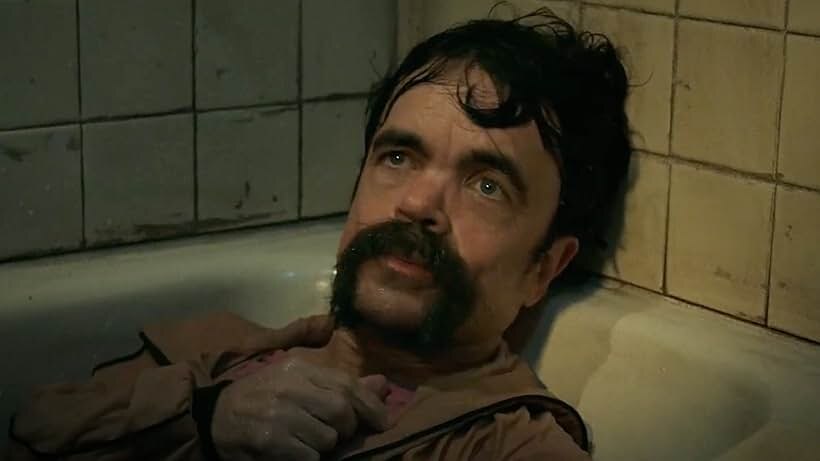 Питер Динклэйдж, кадр из фильма. Источник: https://www.imdb.com/