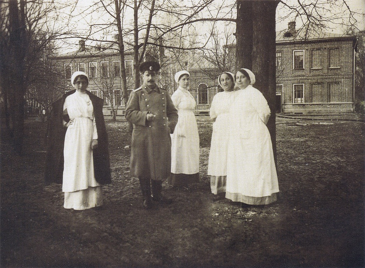 Здание больницы (сейчас — областная клиническая больница имени Николая Семашко). Архивное фото