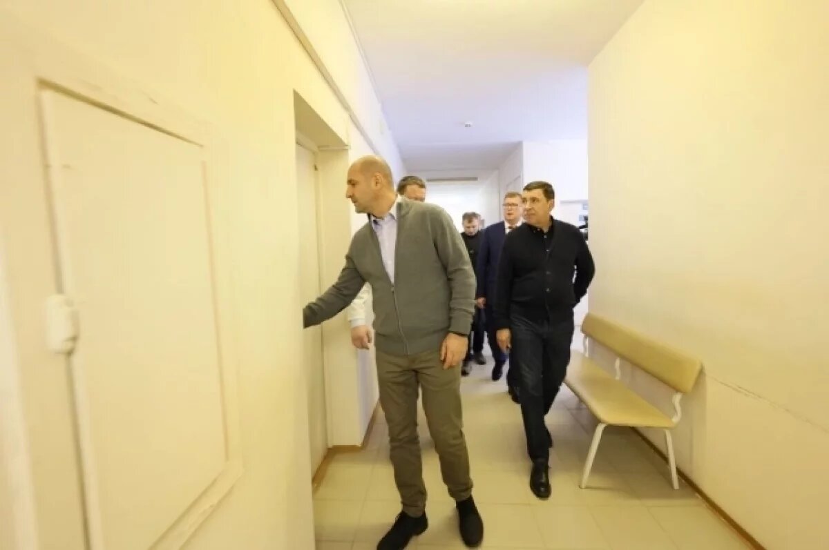    Куйвашев познакомил Жогу с первоуральской поликлиникой, ждущей ремонта