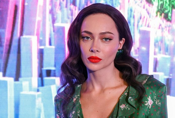    Настасья Самбурская