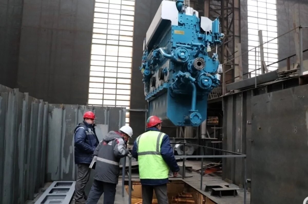    Главный двигатель установили на теплоход «Карелия» в Нижнем Новгороде