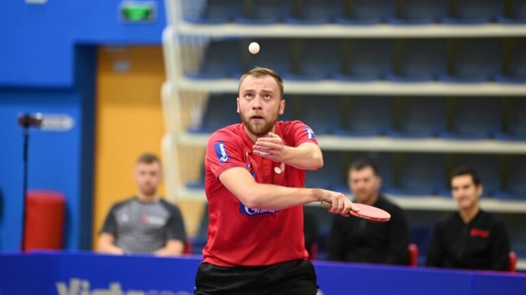    В Оренбурге проходит первый тур Премьер-лиги по настольному теннису Антон Пичурин