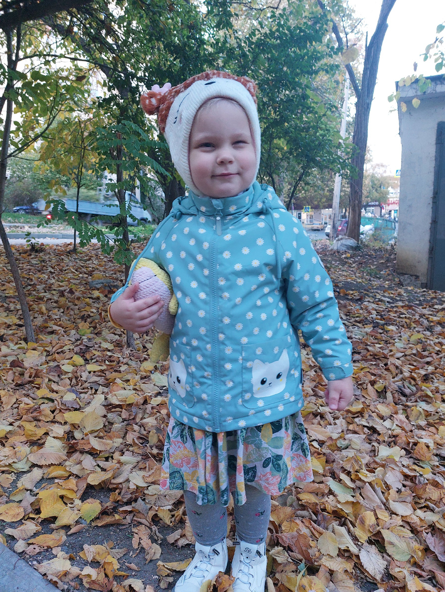 Вася в листьях