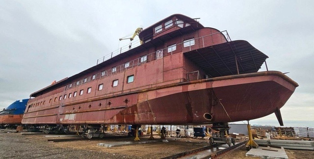    Новая плавучая поликлиника для Югры: корпус судна почти готов