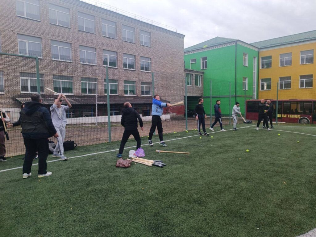     Оренбургские спортсмены провели мастер-класс по игре в лапту в ЛНР «О»
📷    Оренбургские спортсмены провели мастер-класс по игре в лапту в ЛНР «О»
