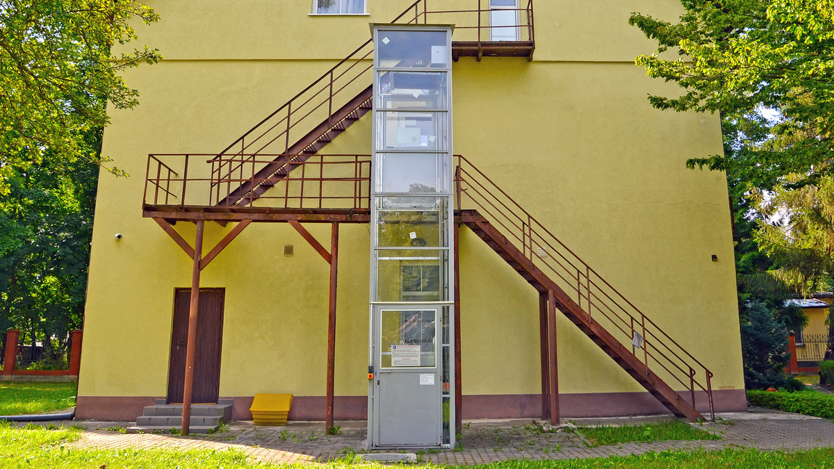 Вертикальный подъемник. Источник изображения: Irina Borsuchenko / www.shutterstock.com/ru