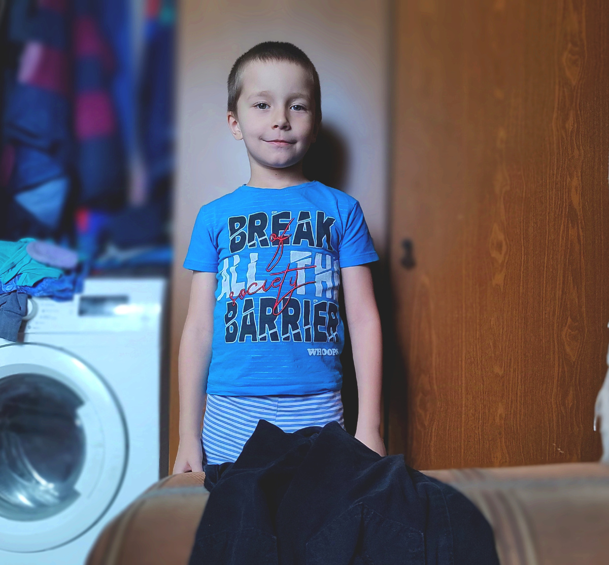 Вадюха на фоне оригинальных интерьеров