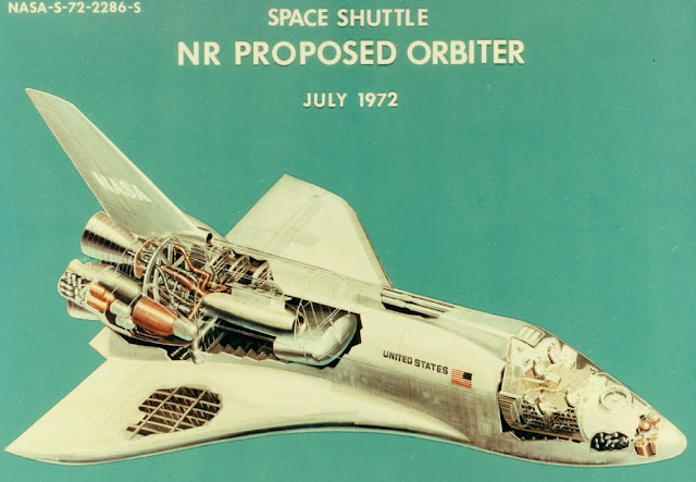 Схема одного из вариантов "Спейс шаттла". Показан дополнительный модуль с реактивным двигателем, который установлен в кормовой части отсека полезной нагрузки, также виден носовой стыковочный узел. (Изображение НАСА).
