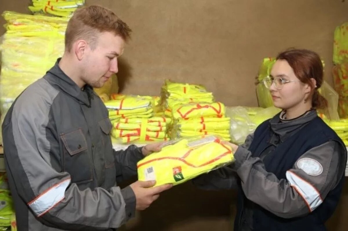    Желтые сигнальные жилеты повышенной видимости поступили на СвЖД