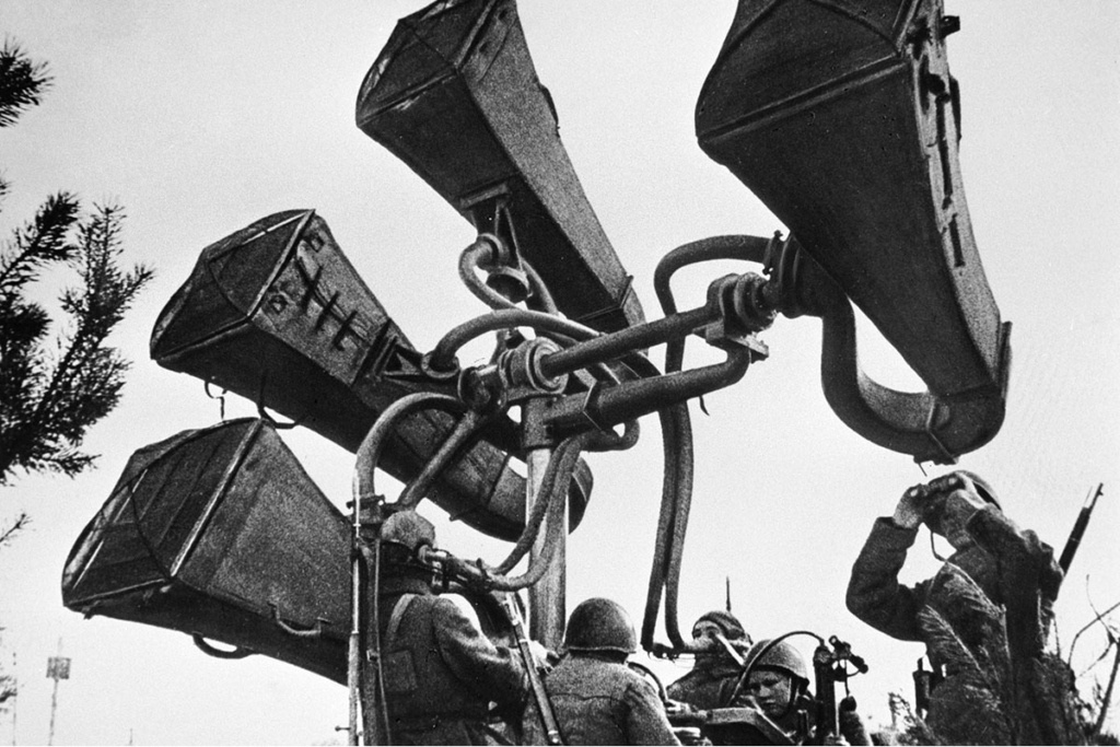 Великая Отечественная война 1941–1945 гг. Оборона Москвы. Звукоулавливающая установка на страже московского неба. Фото: Александр Устинов/фотохроника РИА, 01.10.1941