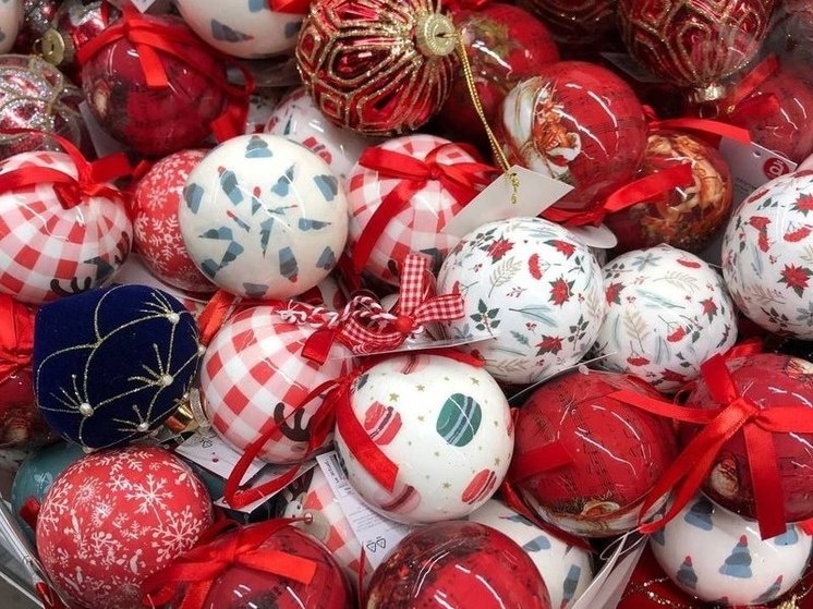     Белгородец пожаловался на западную символику на упаковках новогодних подарков для детей, фото: МК в Белгороде (архив)